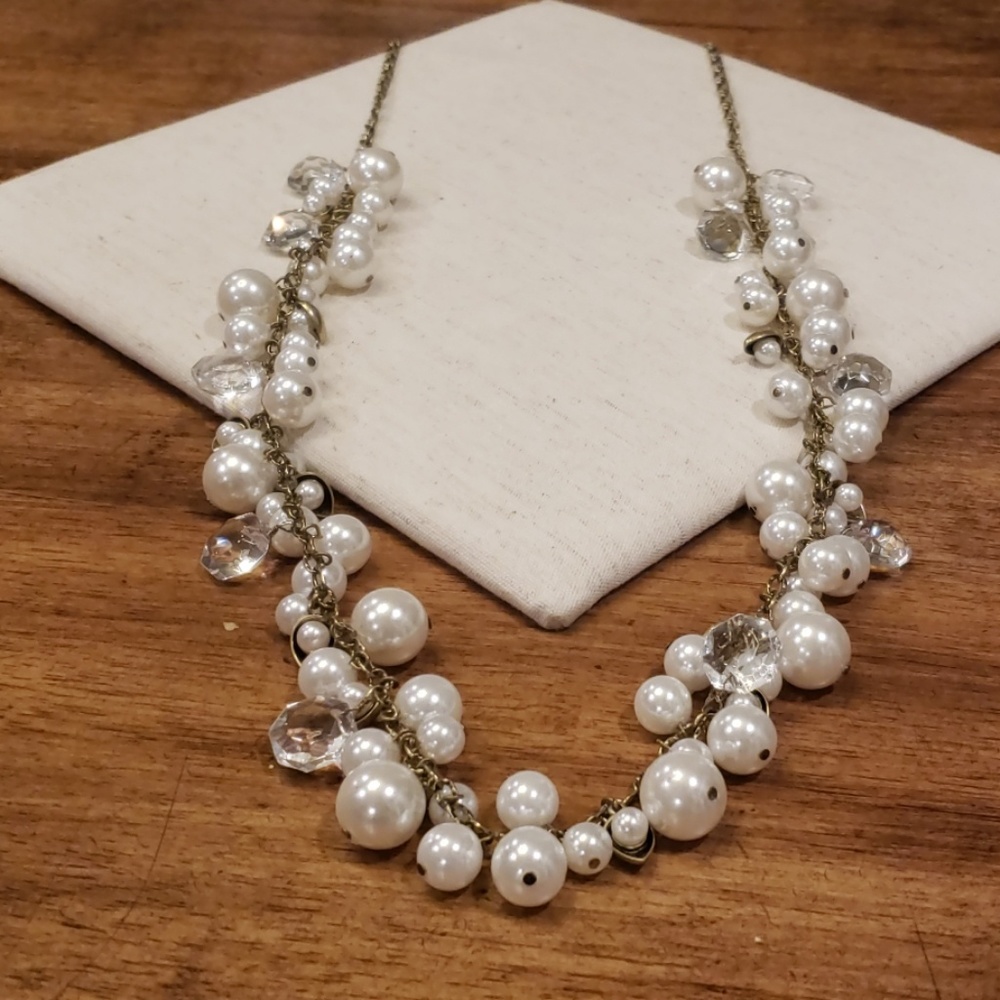 Pearl and crystal Necklace